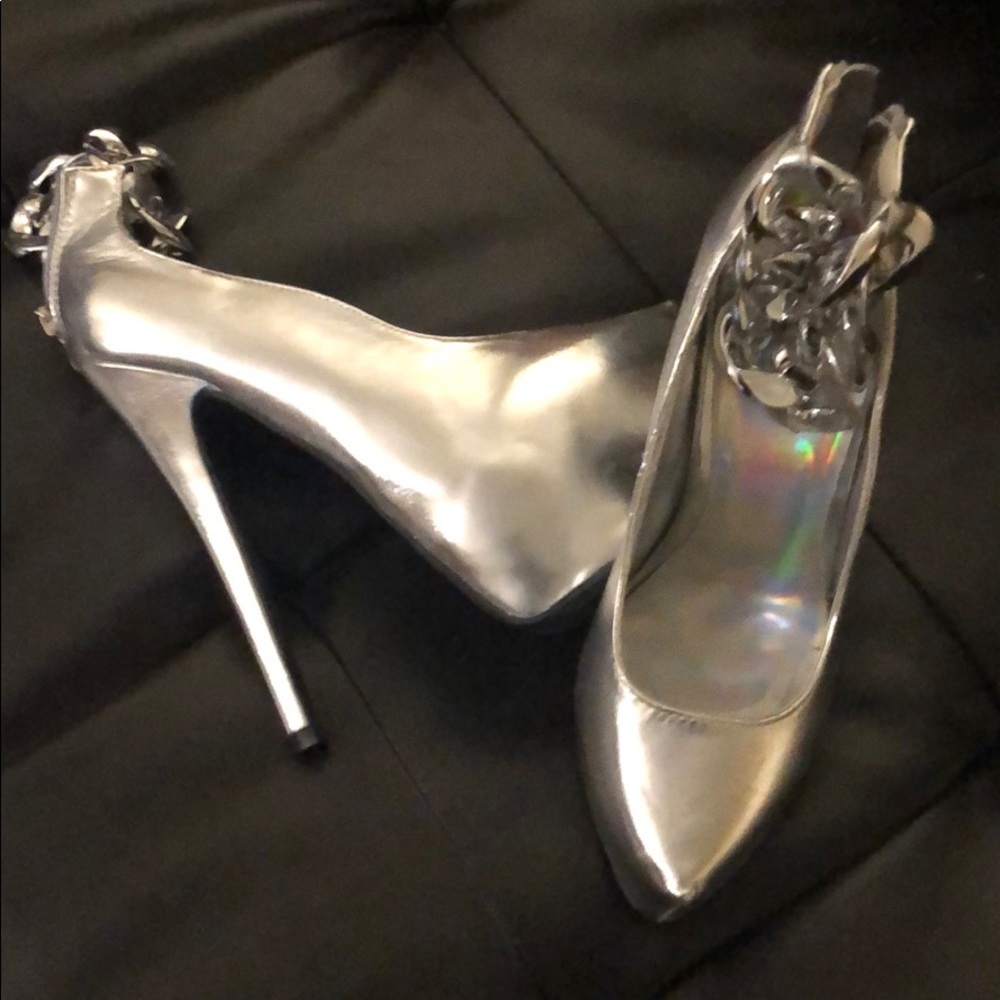 Silver 6 inch Beyoncé style heels; brand new